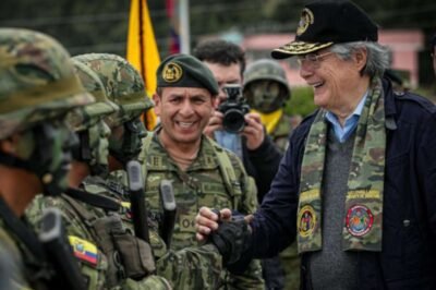 Ecuador y EEUU firman acuerdo para fortalecer las FFAA