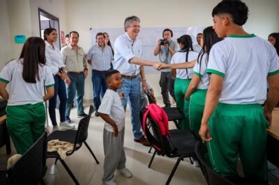 Presidente Lasso entrego infraestructura educativa en la parroquia Zapotal del cantón Ventanas