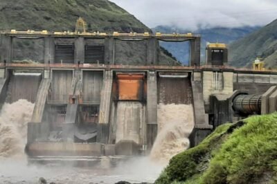 Imagen de una central hidroeléctrica en Baños de Agua Santa, Tungurahua.( CNEL )