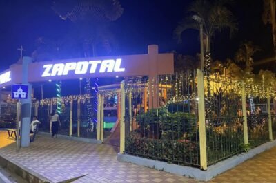 Parque Central de la Parroquia Zapotal, encendido de las luces navideña.
