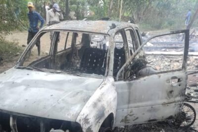 La imagen del vehículo incinerado en el sector La Cruz de Mocache. ( Cortesía )