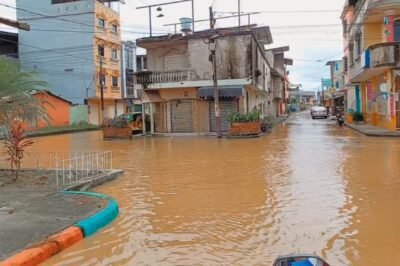 Desbordamiento del río Ventanas, inunda varios sectores y genera colapso de las calles del Cantón.